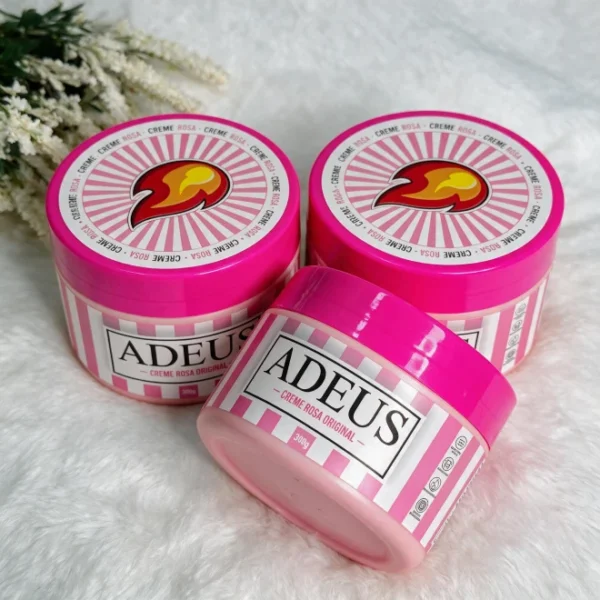 Três potes do Creme Rosa Adeus, um aberto mostrando o creme